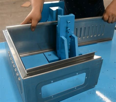 Sheet metal box roll forming machine for distribution board